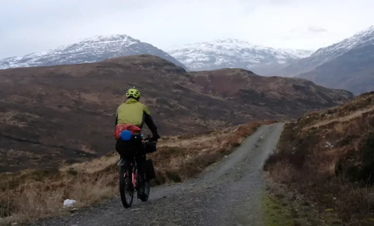 Bikepacking : 5 vidéos qui devraient vous inspirer pour vos prochains voyages à vélo en 2025